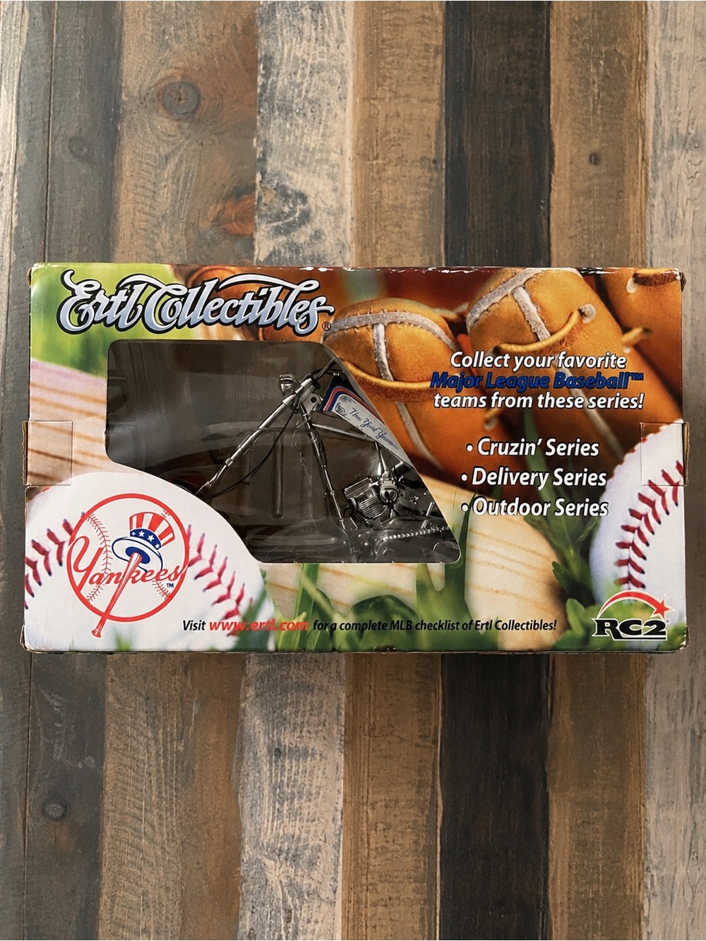 ERTL 1:10 New York Yankees OCC Chopper Diecast Motorcycle MLB 2006 Original Box